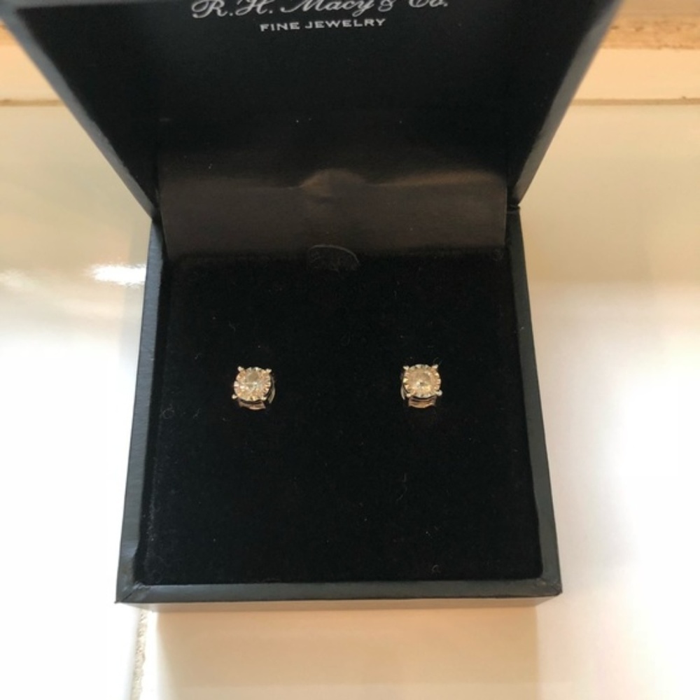 Tru miracle 3/4 CT diamond studs